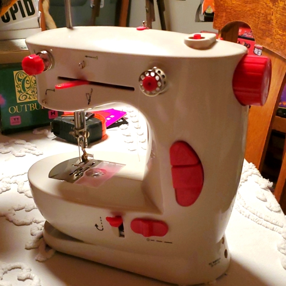 New In Box Easy Stitcher - Picture 9 of 12